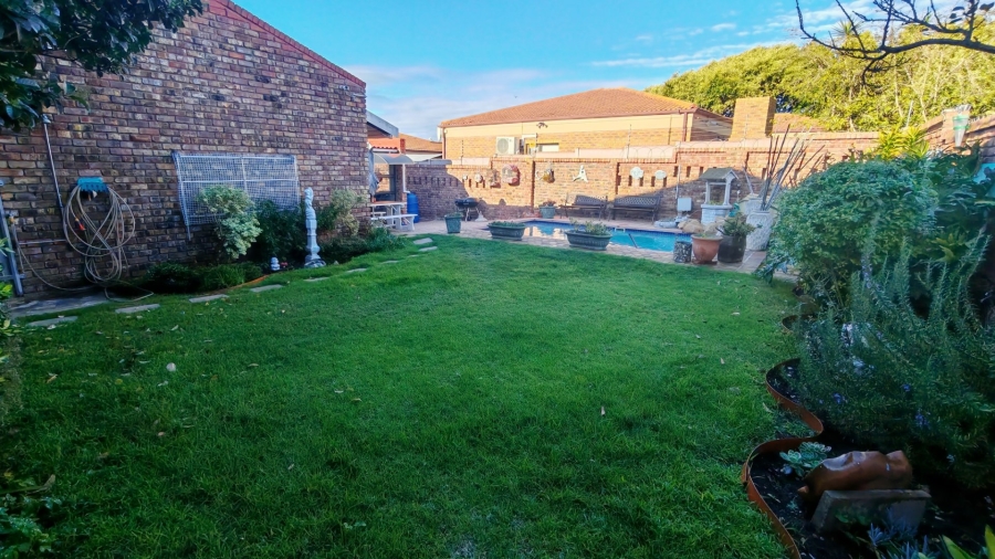 3 Bedroom Property for Sale in Deoville Park Western Cape